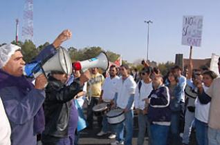 Terrabusi en huelga.jpg