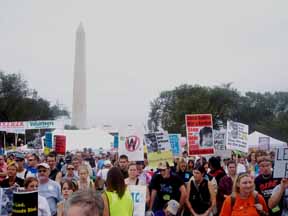 monumentcrowd2.jpg