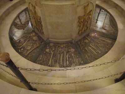 Bones_at_Der_Zor_Museum__-_081010.jpg